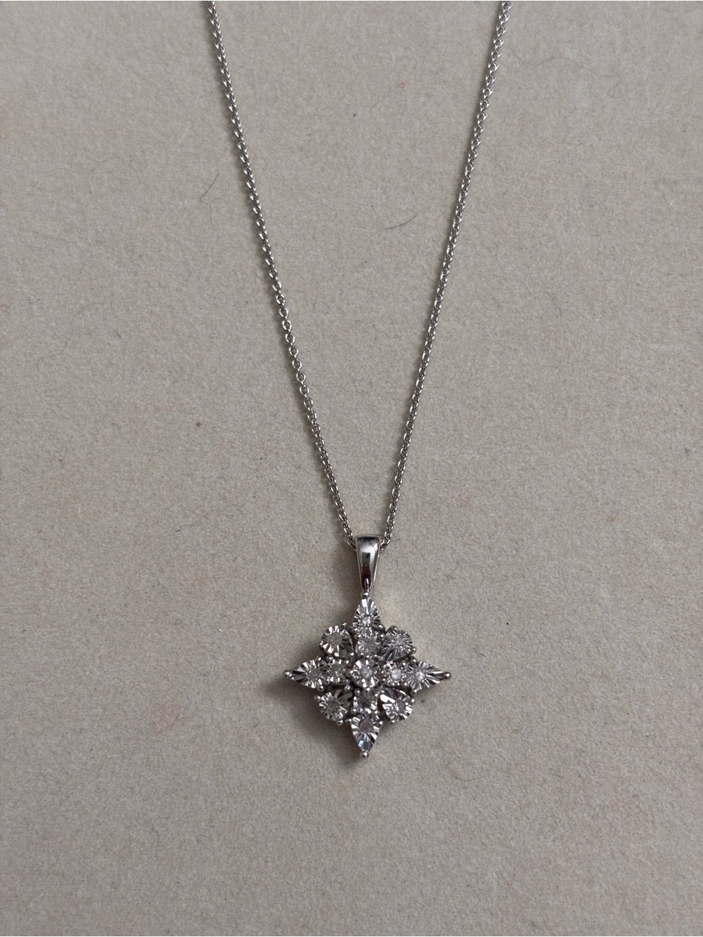 Diamond Cluster Pendant Necklace 1/10 CTTW